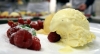 Vanilleeis mit Ananas im Tempurateig und Beeren | Pineapple in tempura, vanilla icecream and berries